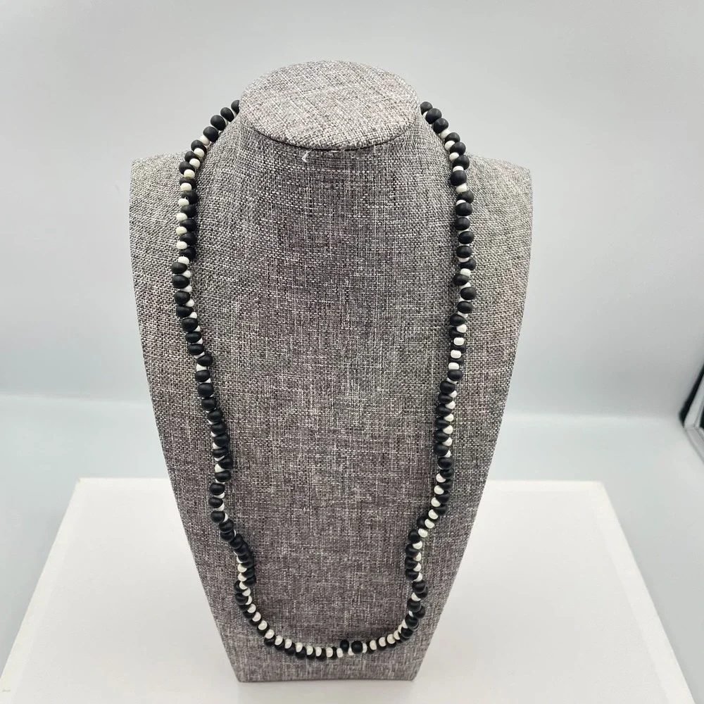 Vintage 90s Y2K Black White Matte Bead Necklace Boho Women's Classic Jewelry